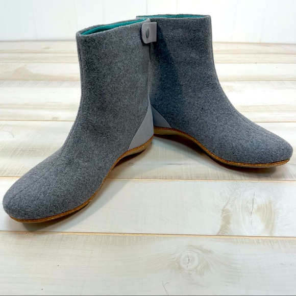 Disctrict by Sole Grey Wool ReCork Felt Zip Boots Sz 8 Stride Recycled Rubber - Picture 6 of 11